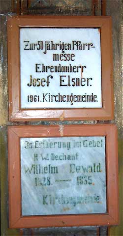 09.Gedenktafeln1-Kath-Kirche.jpg (18490 Byte)